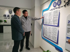 <b>漳河新區(qū)人大聯(lián)絡(luò)組組長(zhǎng)、新區(qū)關(guān)愛退役軍人協(xié)</b>